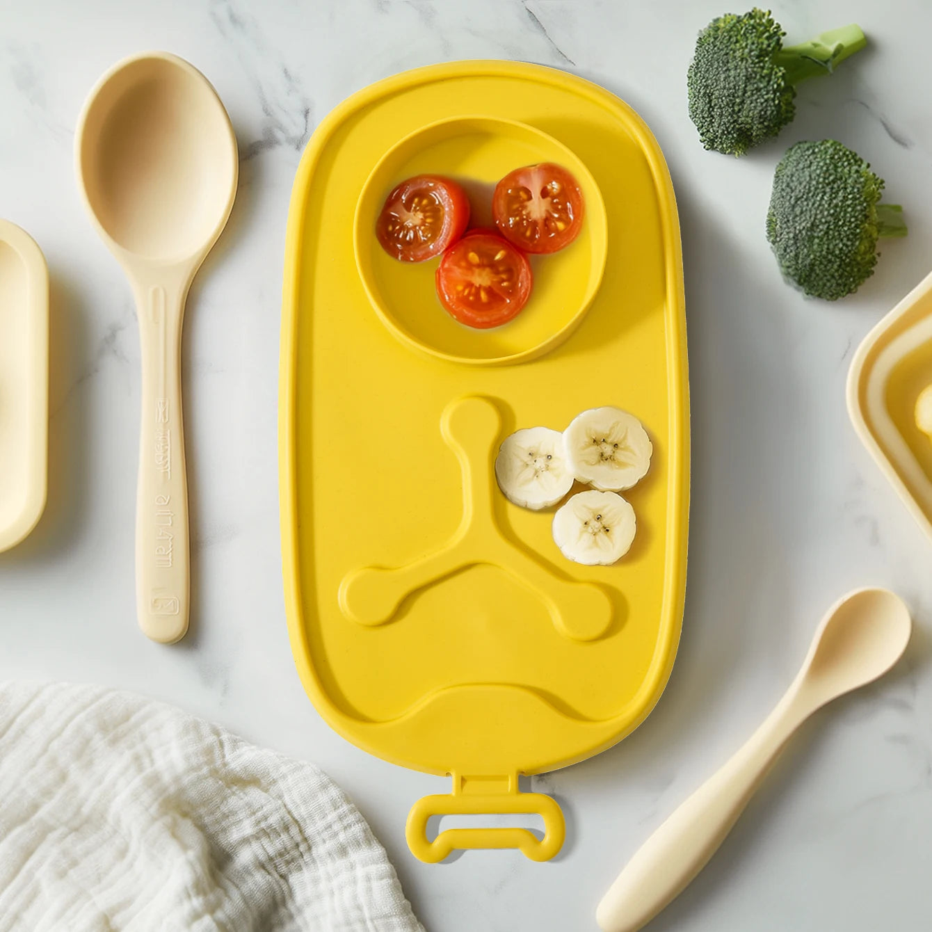 Yellow travel placemat with tomatoes in the bowl and banana slices