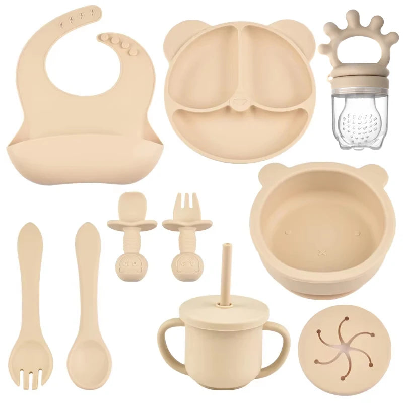 Beige 10-piece bear silicone feeding set