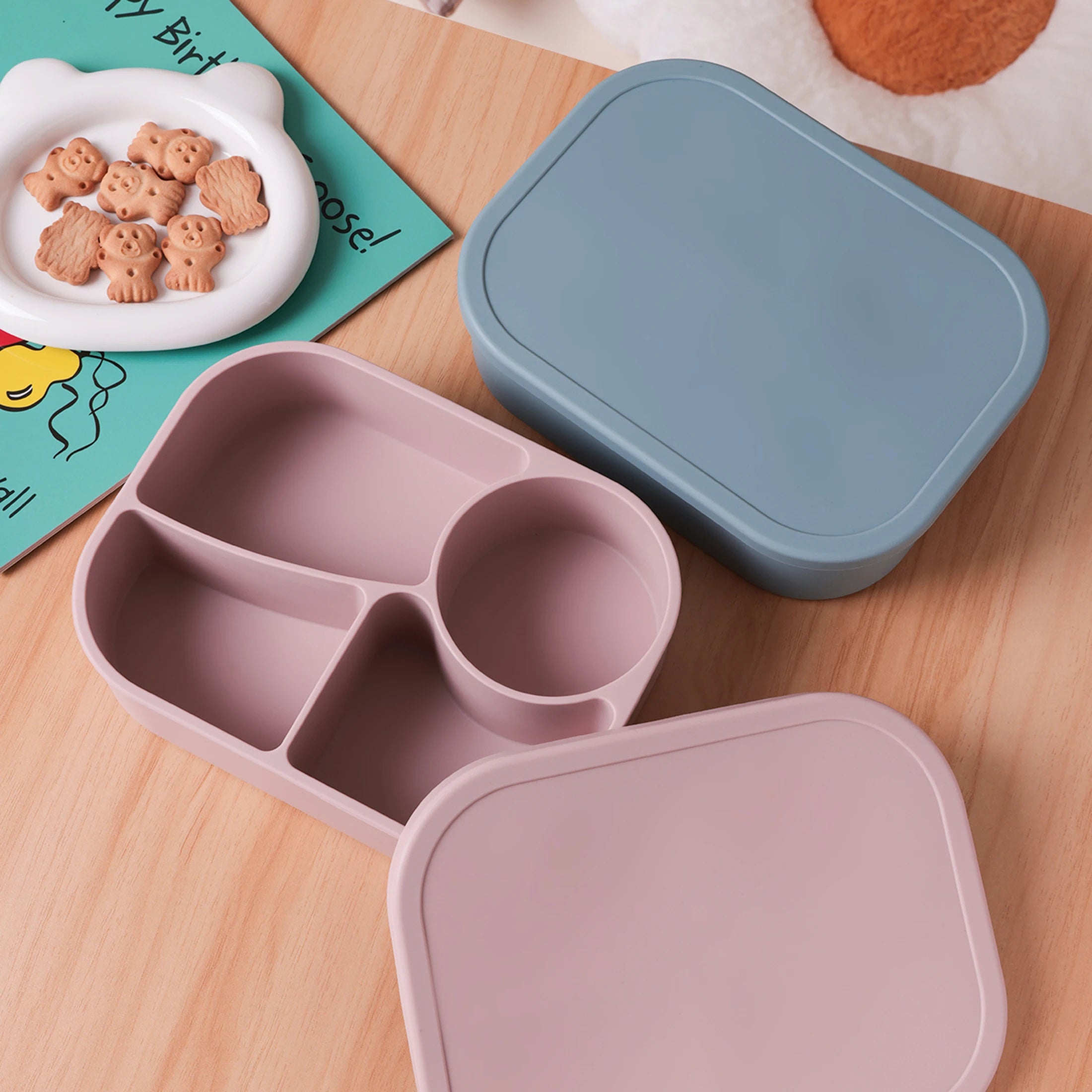 4-compartment silicone bento boxes with snacks