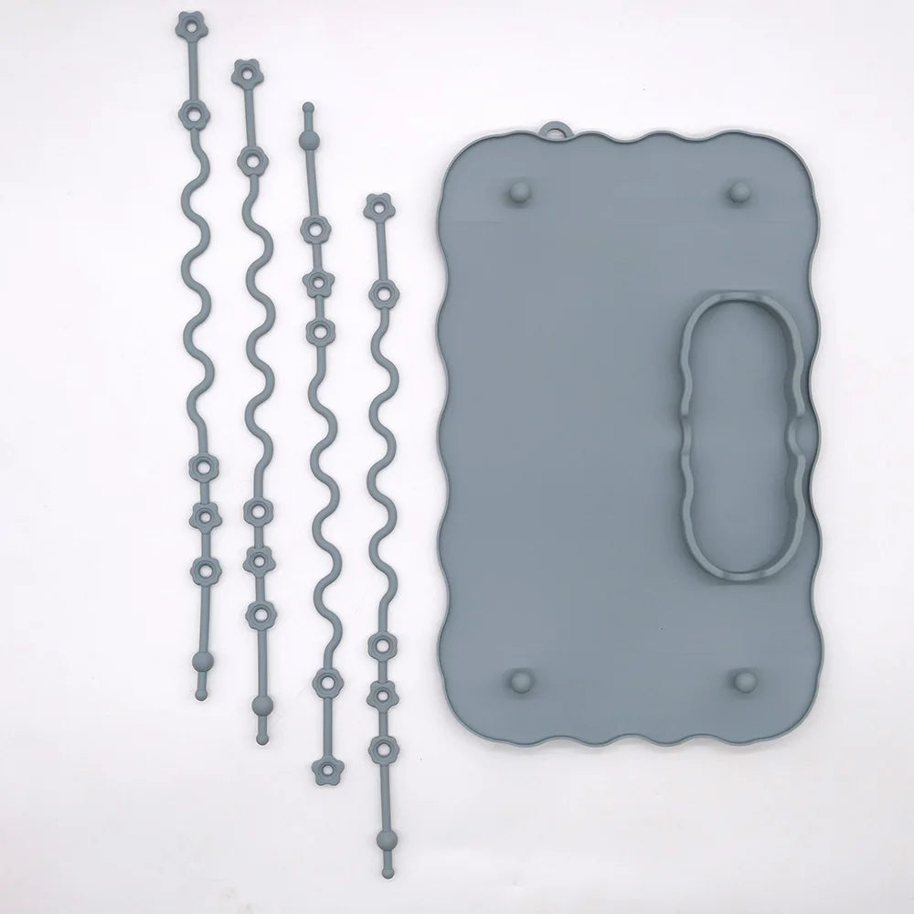 Grey placemat with four wavy silicone straps