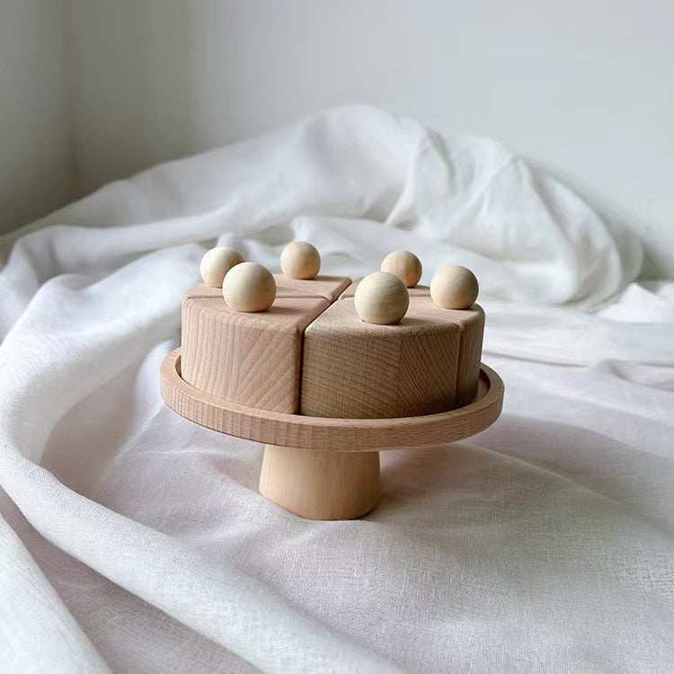 Montessori Wooden Toys: A wooden sorting cup with beads, showcasing eco-friendly design for imaginative play and cognitive development.